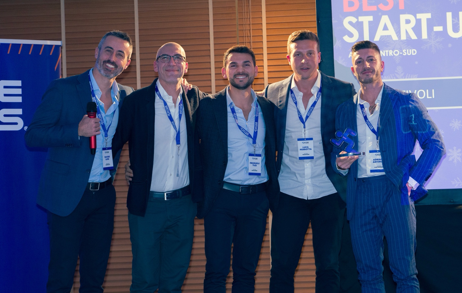 Adriano con il gruppo all’evento Anytime Fitness